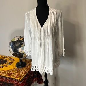 Pretty white cotton topper!